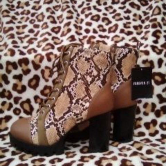 Snakeskin booties - Picture 3 of 5